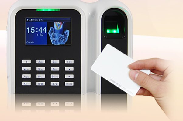 Ưu nhược điểm chính của dòng máy chấm công thẻ từ